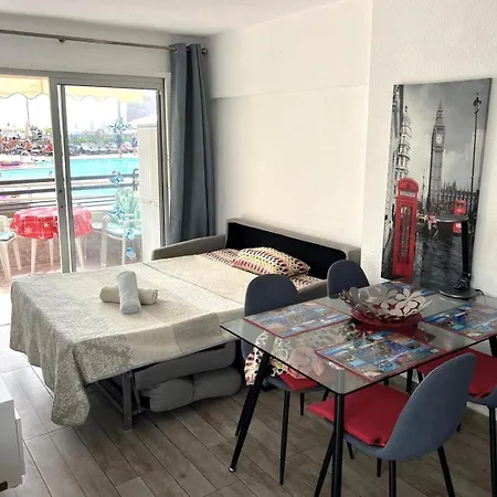 Apartment Sea View At Santa Maria 3*